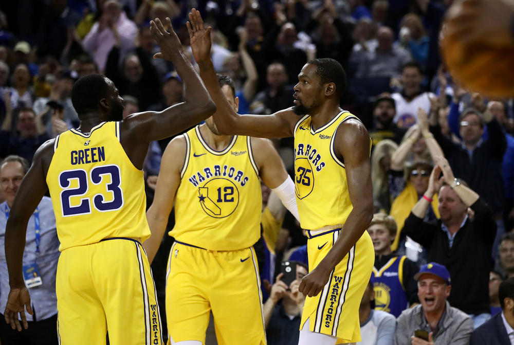 Lý giải cho trận thua Game 5, có phải Warriors đánh sân khách dễ hơn sân nhà?